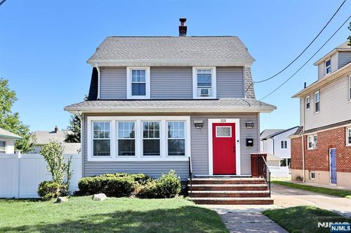 221 Passaic Ave, Hasbrouck Heights, NJ, 07604-1701 | Card Image