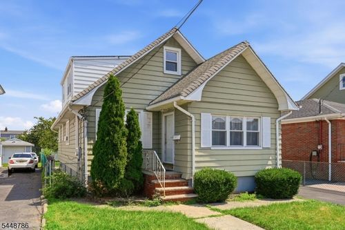 719 Teneyck Ave, Lyndhurst, NJ, 07071-2824 | Card Image
