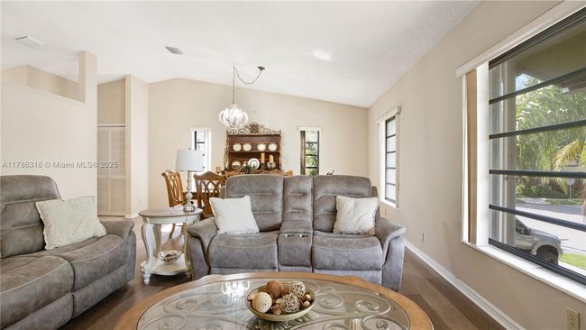7914 Sw 199 Th Ter, House other with 4 bedrooms, 3 bathrooms and null parking in Cutler Bay FL | Image 9