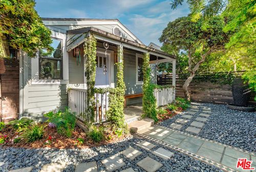 1016 Oakwood Ave, Venice, CA, 90291-3417 | Card Image