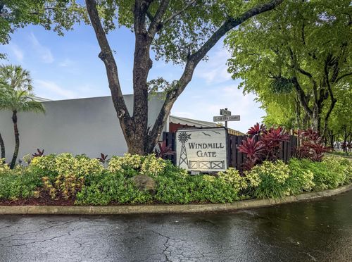 16506 Bridge End Rd, Miami Lakes, FL, 33014-6094 | Card Image