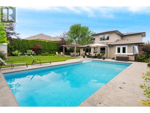 2464 Selkirk Dr, Kelowna, BC, V1V2R7 | Card Image