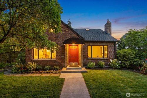 3033 45th Avenue Sw, Seattle, WA, 98116 | Card Image