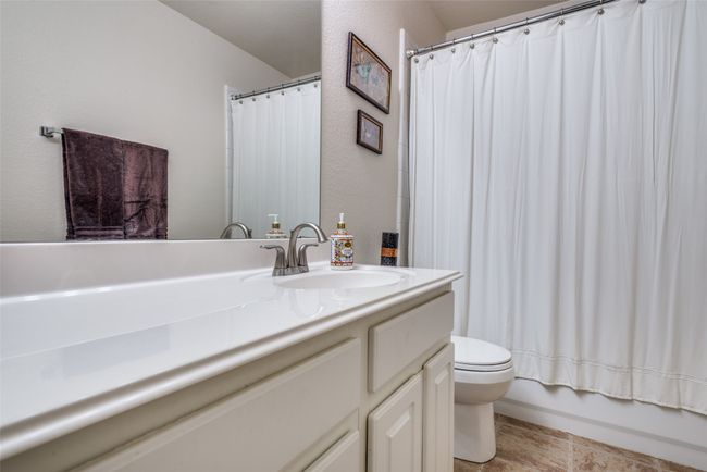 Third full bathroom, shared by the third and fourth bedrooms | Image 24