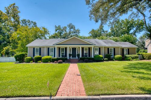 2400 Winding Way, Valdosta, GA, 31602-1226 | Card Image