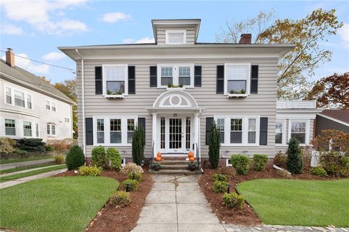 142 Ridge St, Pawtucket, RI, 02860-6152 | Card Image