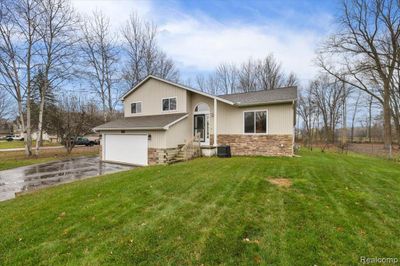 7139 Redmond Street, Home with 3 bedrooms, 2 bathrooms and null parking in Waterford Twp MI | Image 3