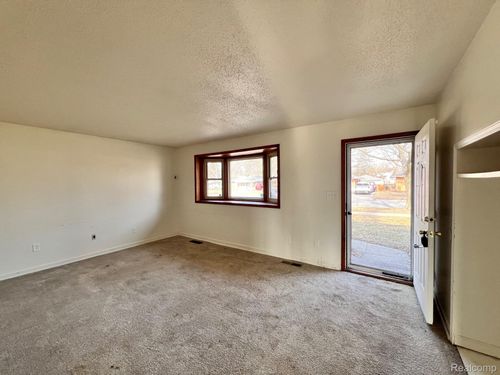 5004 Hayes St, Wayne, MI, 48184-2285 | Card Image