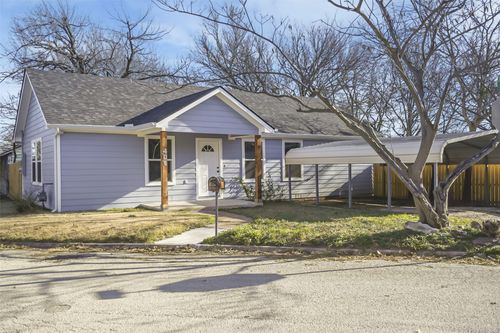 401 Miller St, Bowie, TX, 76230-4504 | Card Image