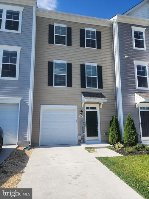 26 Kirby Ct, BUNKER HILL, WV, 25413-2300 | Card Image
