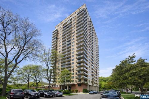 1203 River Rd, Edgewater, NJ, 07020-1456 | Card Image