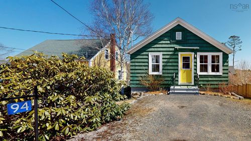 94 Queen St, Chester, NS, B0J1J0 | Card Image