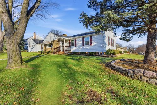 4630 W Anthony Drive, Greenfield, WI, 53219 | Card Image