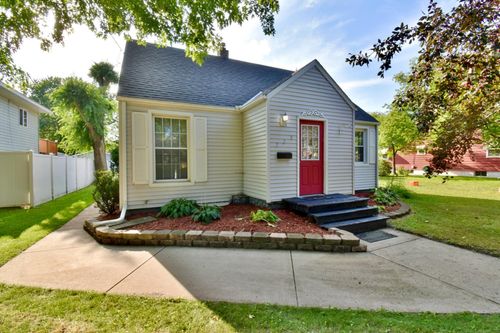 329 27th Ave N, Saint Cloud, MN, 56303-3743 | Card Image