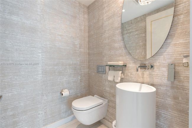 UNIT-1001 - 10203 Collins Ave, Condo with 3 bedrooms, 5 bathrooms and null parking in Bal Harbour FL | Image 22