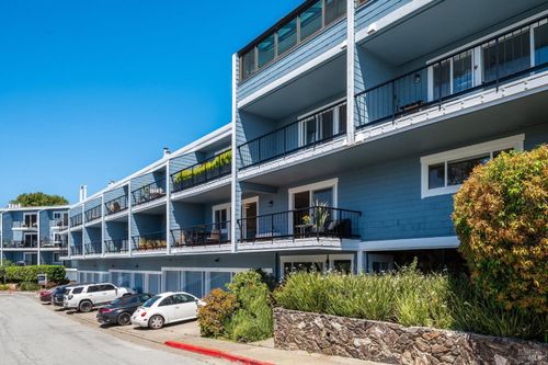 70 Stanford Way, Sausalito, CA, 94965-2819 | Card Image
