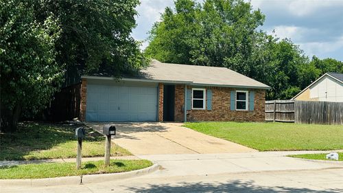 914 Clark Trl, Grand Prairie, TX, 75052-2324 | Card Image