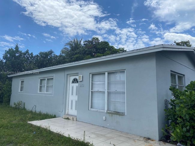 0 - 1280 Ne 211th Ter, House other with 3 bedrooms, 2 bathrooms and null parking in Miami FL | Image 2