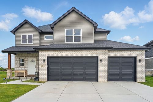 2211 Stone Creek Dr, New Lenox, IL, 60451-3764 | Card Image