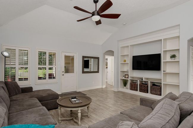 27519 Rebecca Field Ln, House other with 4 bedrooms, 2 bathrooms and 2 parking in Spring TX | Image 5