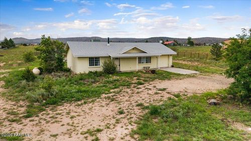 750 W Iris Rd, Paulden, AZ, 86334-6028 | Card Image