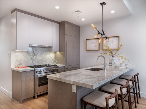 3d-21 Shore Blvd, Astoria, NY, 11105-3927 | Card Image
