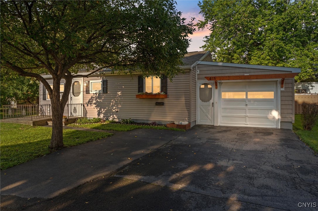 Woods Ave, Syracuse, NY 13206