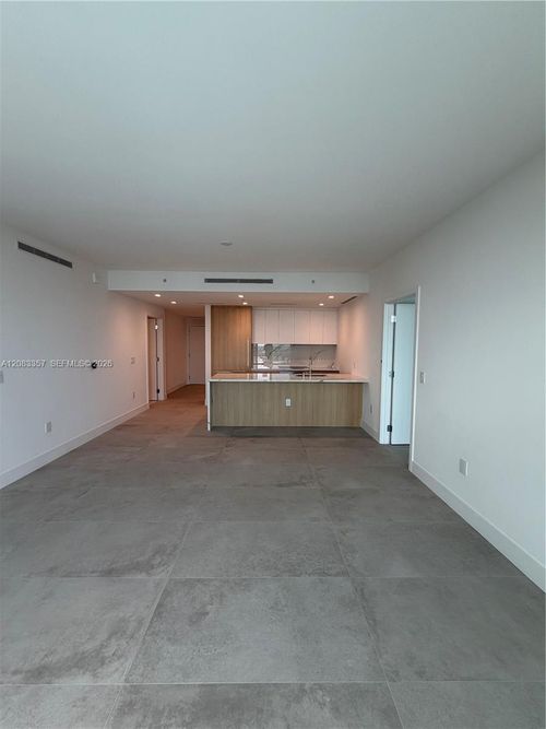 2508-2411 Laguna Cir, North Miami, FL, 33181-1183 | Card Image