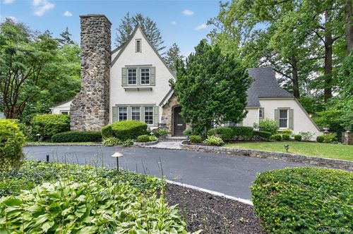 45 Cedar Dr, Great Neck, NY, 11021-1933 | Card Image