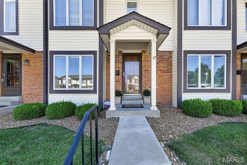 12 New Hope Ct, Florissant, MO, 63033-5473 | Card Image