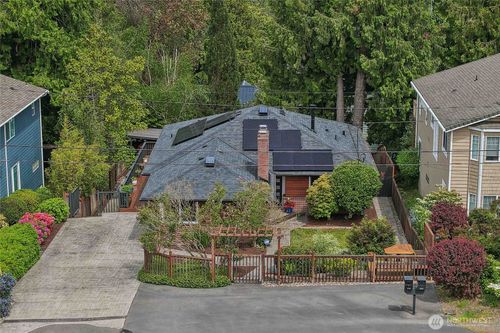 4208 Sw Roxbury Street, Seattle, WA, 98136 | Card Image