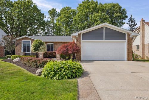 1101 Shallowdale Dr, Troy, MI, 48085-4909 | Card Image