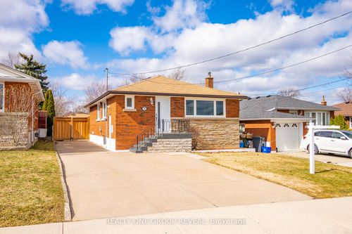 352 E 42nd St, Hamilton, ON, L8T3A7 | Card Image