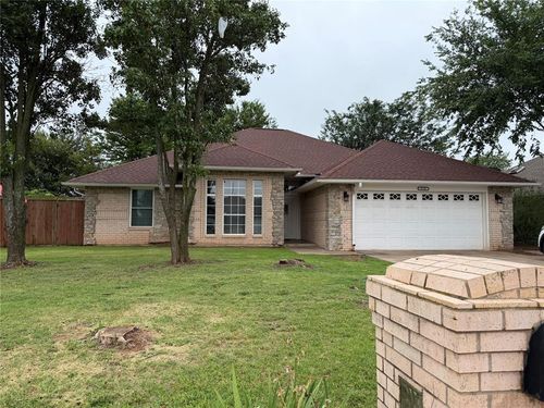 2732 Se 90th St, Moore, OK, 73160-9134 | Card Image