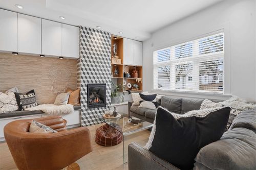 73 E 27th Ave, Vancouver, BC, V5V2K2 | Card Image