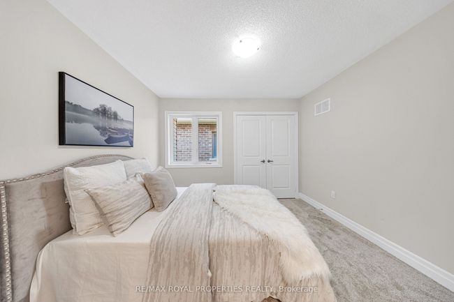 9 Av Micklefield, House other with 4 bedrooms, 3 bathrooms and 2 parking in Whitby ON | Image 16