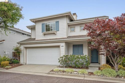 25 Farallon Ct, Richmond, CA, 94804-7466 | Card Image