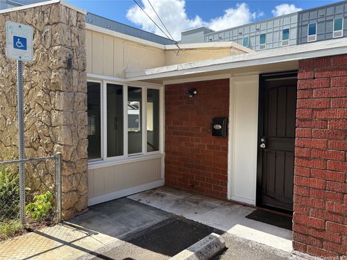 2331 Seaview Ave, Honolulu, HI, 96822-2443 | Card Image