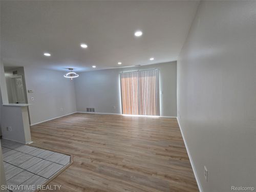 43441 Cape Dr, Sterling Heights, MI, 48313-2336 | Card Image