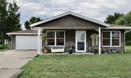 203 Holt Circle Dr, Hoyt, KS, 66440 | Card Image