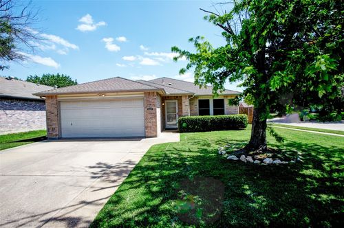 5617 Wiltshire Dr, Fort Worth, TX, 76135-1442 | Card Image