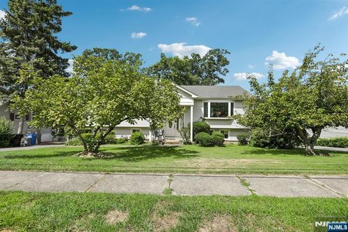 347 Alan Dr, Paramus, NJ, 07652-3403 | Card Image