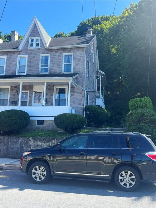 437 W South St, Slatington, PA, 18080-1745 | Card Image