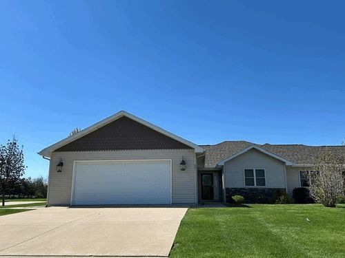 301 Meadow Ln, Charles City, IA, 50616-4045 | Card Image