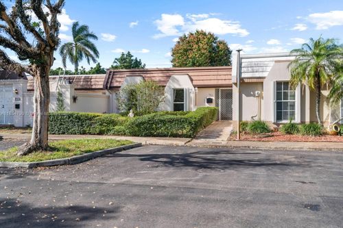 7417 Twin Sabal Dr, Miami Lakes, FL, 33014-2528 | Card Image