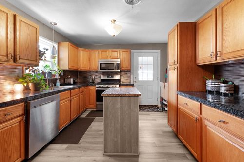 209 E Live Oak St, Burnet, TX, 78611-3608 | Card Image