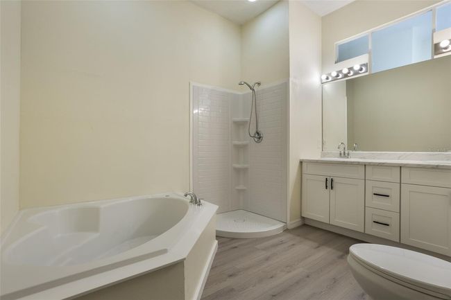 Primary Bathroom | Image 5