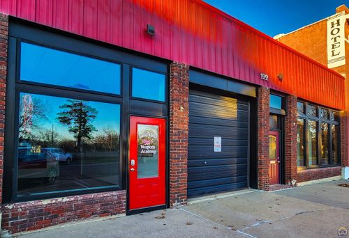 122 E 5th St, Holton, KS, 66436-1811 | Card Image