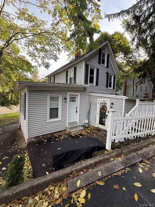 660 Main St, Port Jefferson, NY, 11777-2203 | Card Image