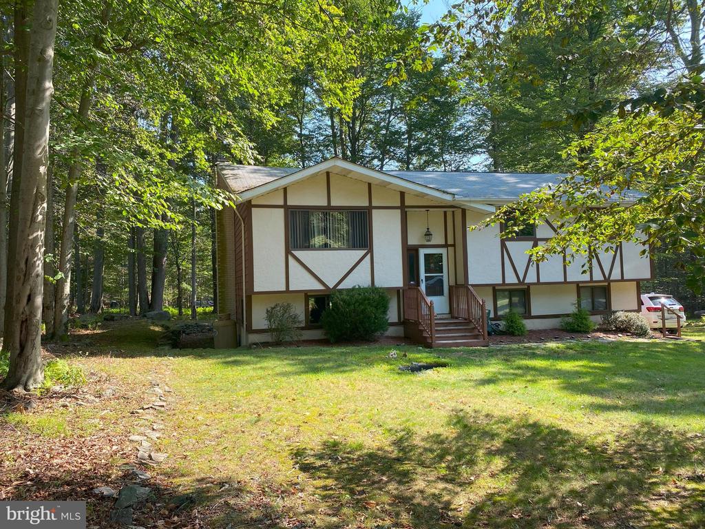 Lakeland Dr, Lake Ariel, PA 18436